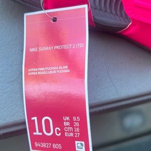 Nike Nikes girls size 10 sandals pink new with tags